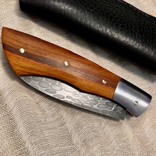 Couteau à cran forcé