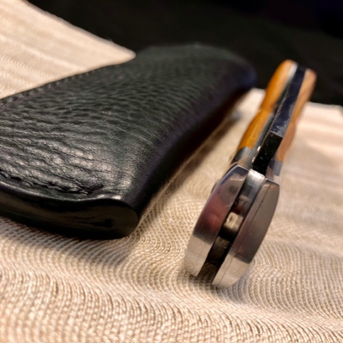 Couteau à cran forcé